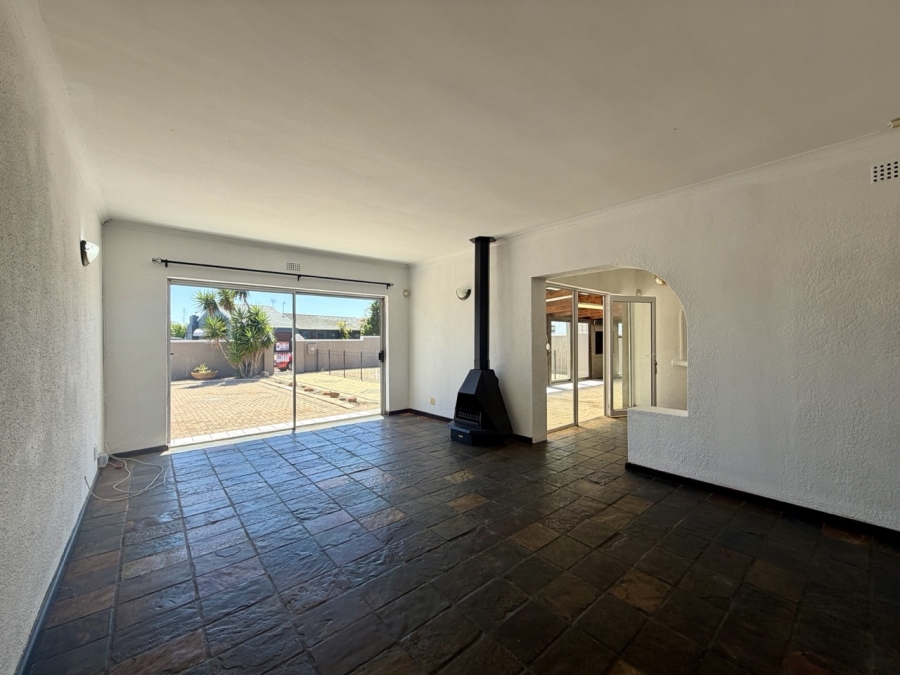 5 Bedroom Property for Sale in Duynefontein Western Cape